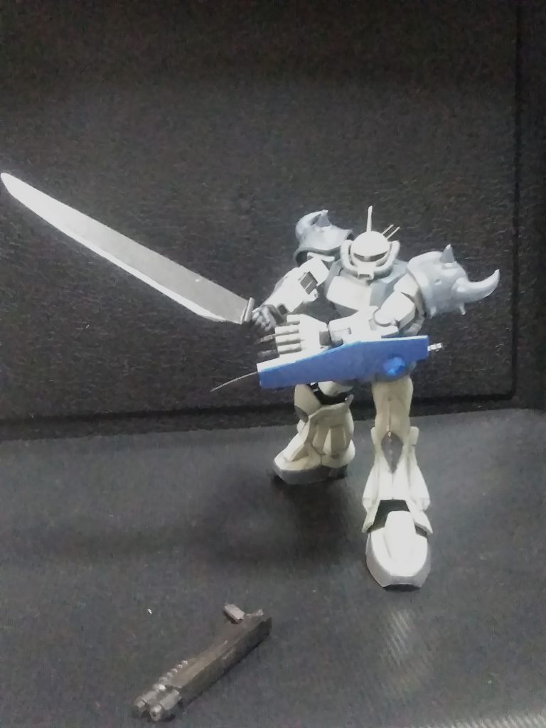 例えグフでも『ザッパー刀』の重さには対応出来ず、すぐに関節が壊れます。