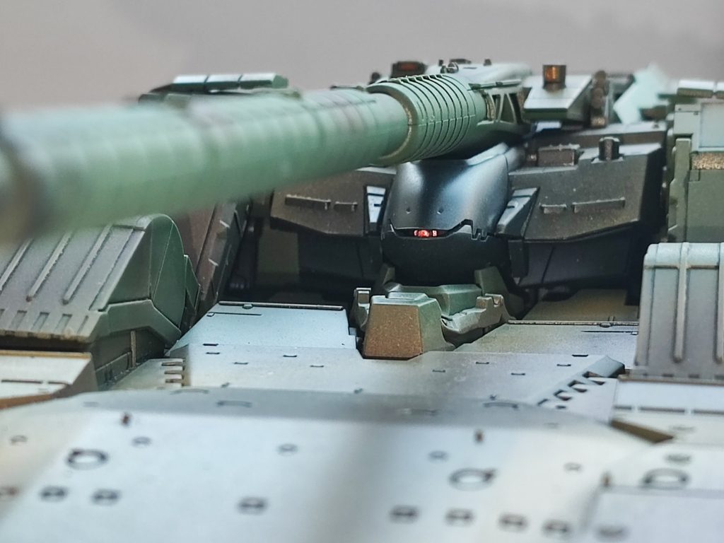 モノアイはメタレッドで塗装しました