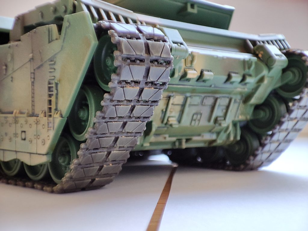 履帯にもそれっぽい感じのウェザリングを