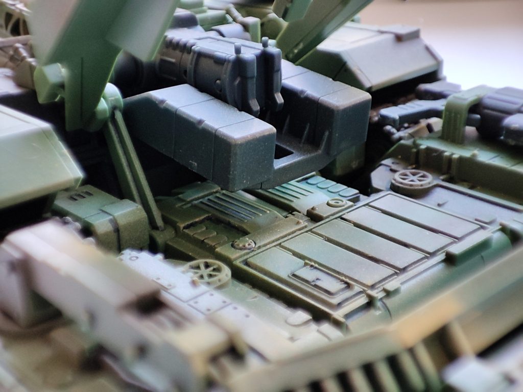 自動装填装置周辺もディテールが細かいのはさすがこのシリーズといった感じです。