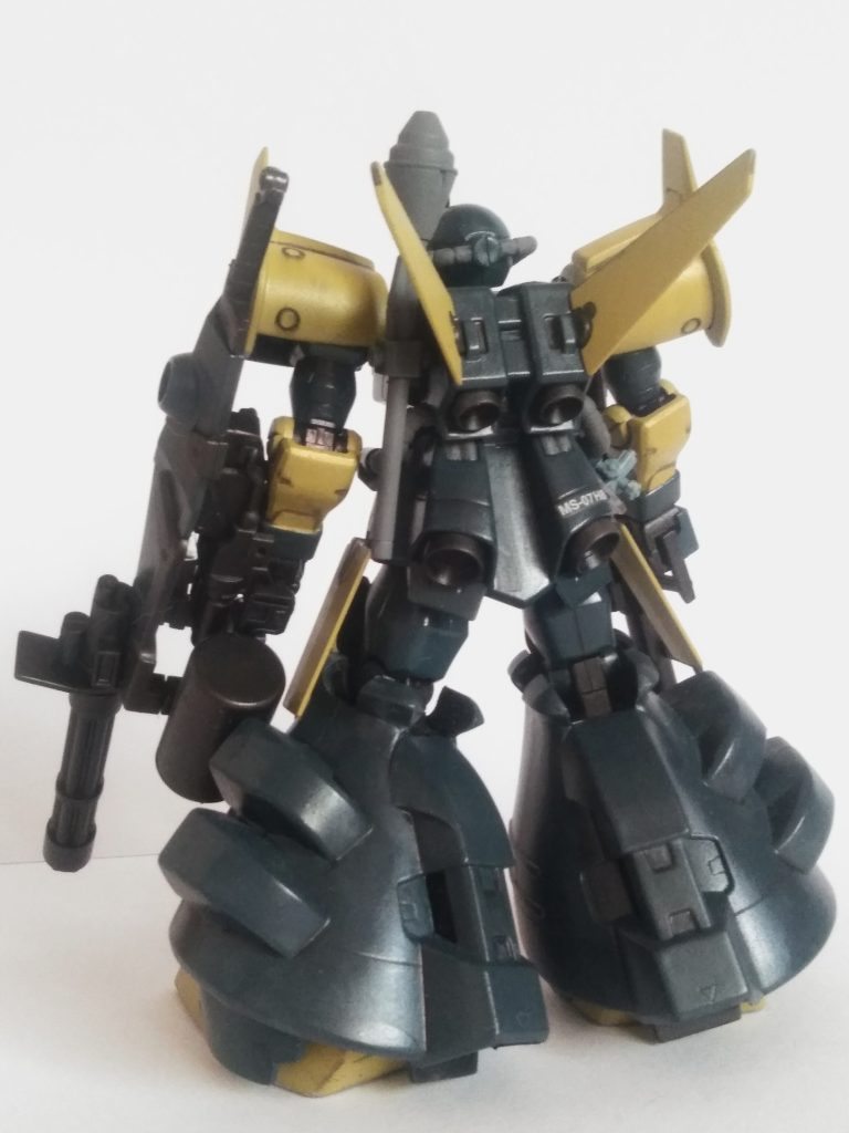 無理やり武装を装備したので、機体バランスが最悪で、当然飛行は出来ないようです。