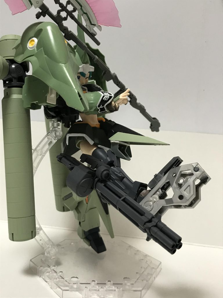 ガトリングはMGのものをそのまま接続。雑誌付属の時雑誌あほほど買った上にMGフルコーンも4体くらい買ったんでガトリングはなぜか潤沢です。