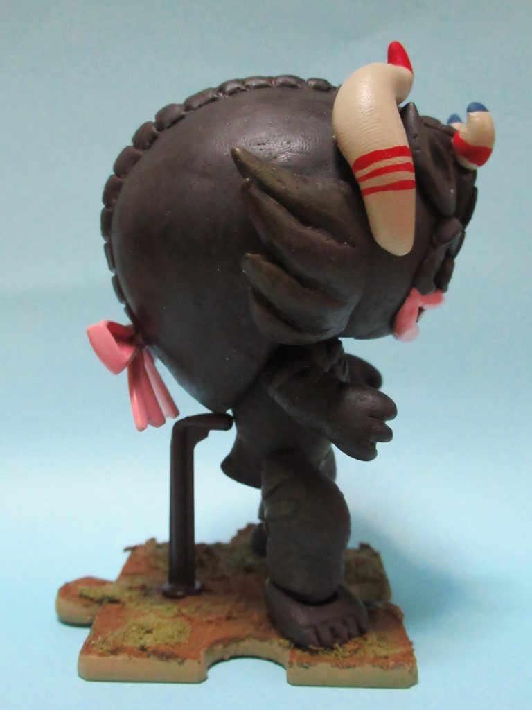 横から。頭部はプチッガイの状態から前後に延長しています。お尻が密かなチャームポイントです。