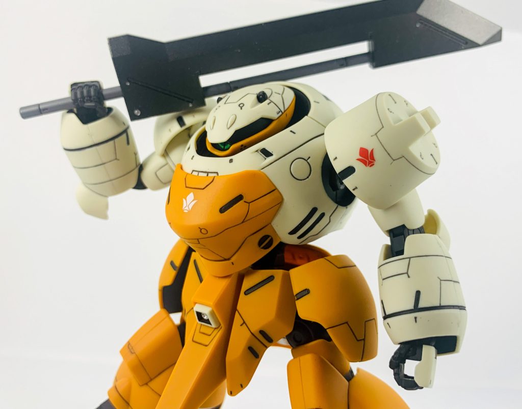 オプションセットのバスターソード、意外と似合います。鉄華団のマークは雑誌の付録の水転写デカールを使いました。