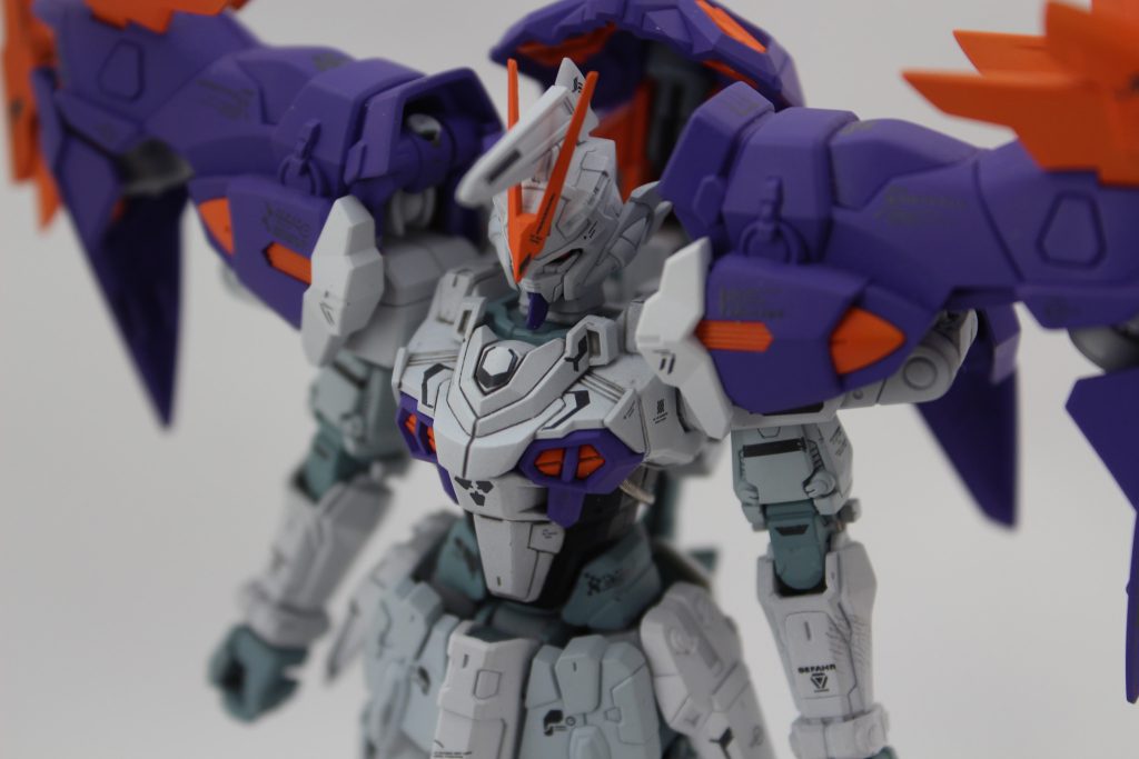 アップでの写真です。小学生の頃に憧れのガンダムで手に入れることができずに悔しかったのですが、ようやく手に入れることができました。