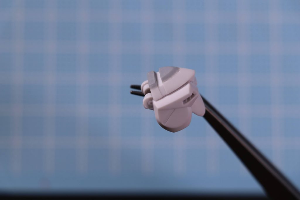 プラバンで肩アーマーの厚みアップ