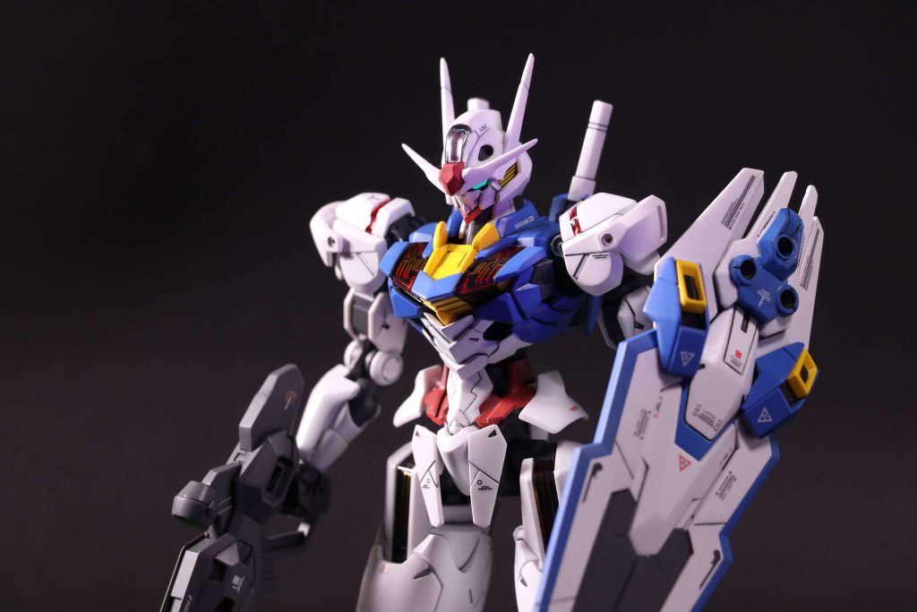 全塗装は経験浅く、調色も適当ですが結構気に入ってます。赤は茶色ベースで落ちついた色味。青は説明書のレシピを参考にしましたが結構濃くなりました。