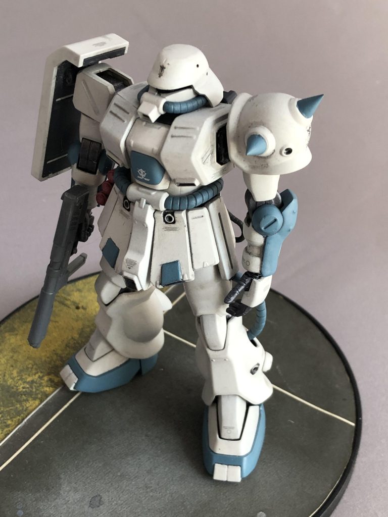 キット自体の改修は最小限で、モノアイの可動化とスパイクアーマーのシャープ化(市販品へ差替)のみです。例によってキットのMMP-80は大きすぎると思うのでドムトロのものと交換してあります。
