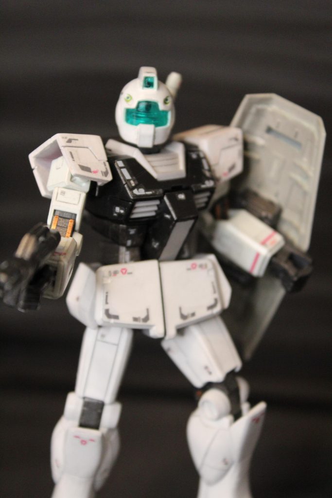 シールドはネオジム埋め込みで、腕部・背中ともに固定可能に