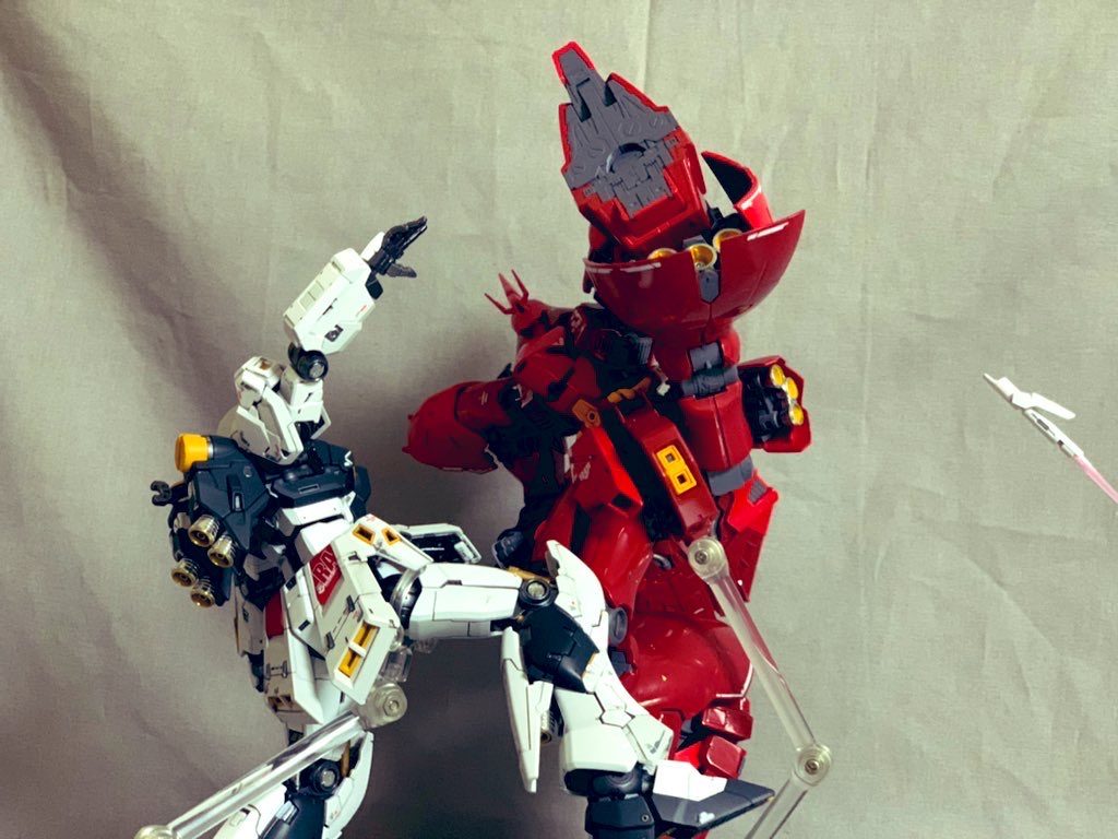 最後はシャア総帥のキック!ビームサーベルが弾かれただけでしたが💦最後までご覧いただきありがとうございました。