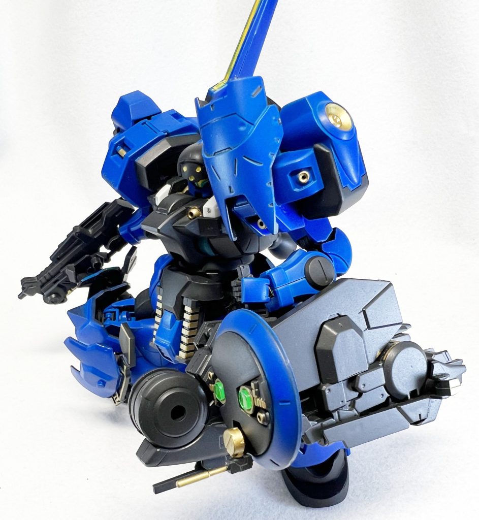 以降は武器2のレーザーキャノンと、その展開・構えギミックのご紹介です。