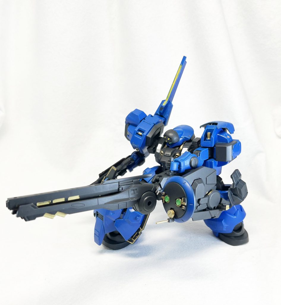 そして構え!このポーズがやらせたくて色々頑張りました。