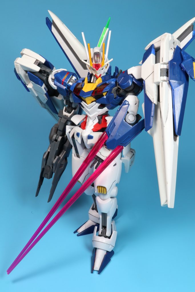 ガントレット内蔵ビームサーベル腕部の装備に内蔵されたビームサーベルです。隠し武器的に相手の虚をつく使い方ができるかも。