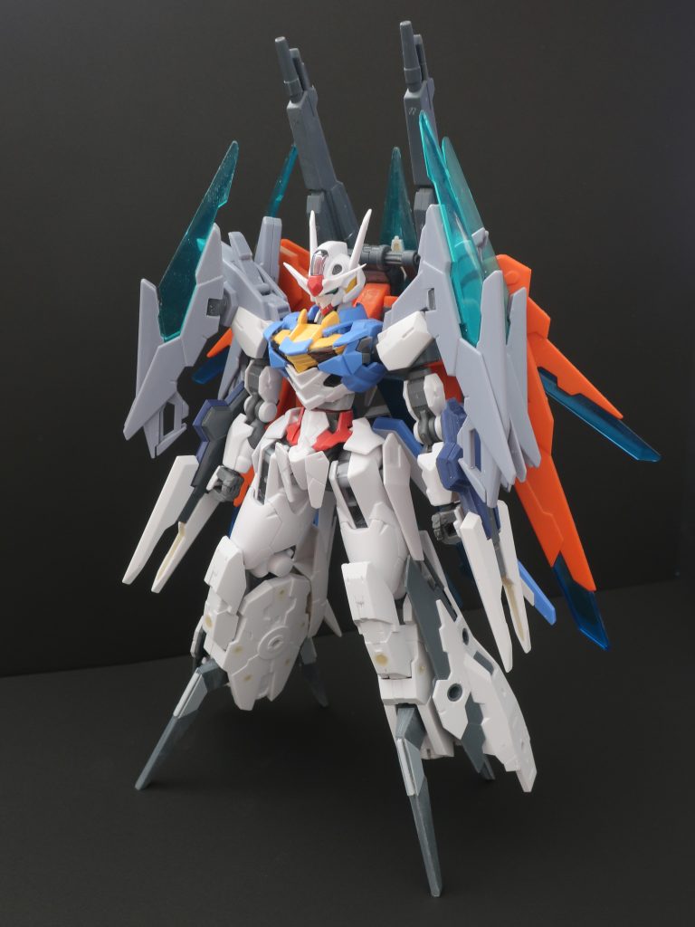 塗装前の状態です。ルブリスを作成したときにも思ったのですが、AGE系の部品がサイズやスタイル的に合わせやすいと感じました。