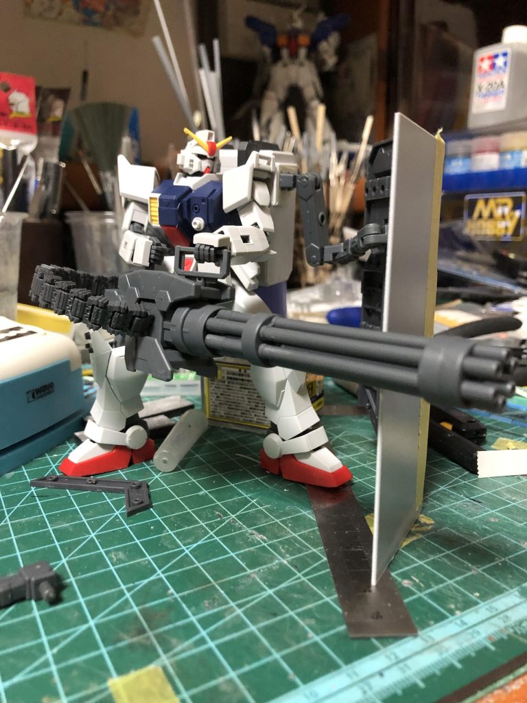 作成初期段階テープ仮止めでシールド一面はただの板切れ一枚ですね(笑)作成工程まで観ていただきありがとうございました。初投稿なので勝手がわかりませんが今後もよろしくお願いします。