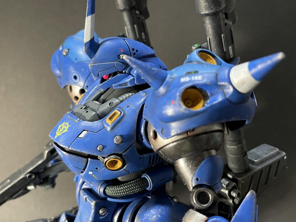 装甲の分割デザインはとても気にいっているのですが、本体カラーを濃くしすぎたのと、塗り分けに差が少なかったせいであまり目立たなくなってしまったのが残念です。