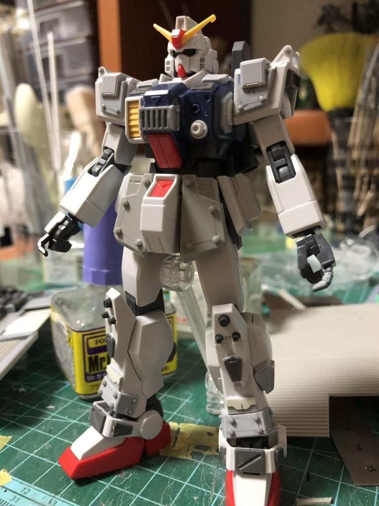 本体の追加装甲はプラ板や既存パーツ色々使ってます。あまりやらない事だったので楽しかったです。褌部分のアーマーはEZ-SRのを流用してます。