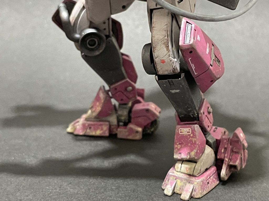 某ロボットアニメ風なのでウェザリングはかなり強めに仕上げました。以上です。最後まで見ていただき有難うございました。