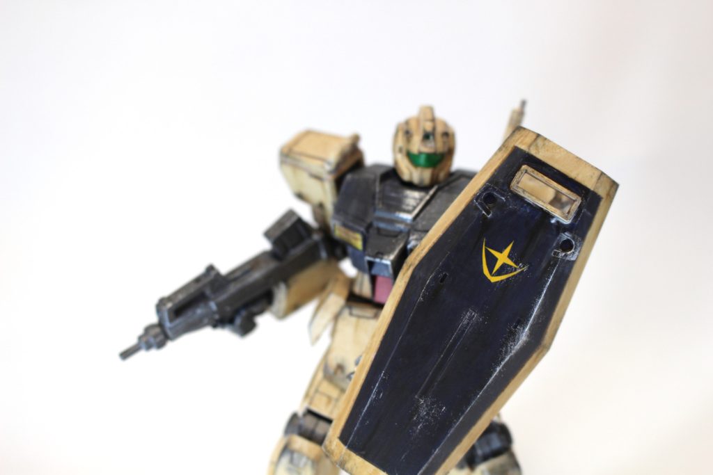 ウェザリングは、ステインブラウンとホワイトの二層でウォッシングをしたあとに、チッピングやドライブラシで汚して、リアルタッチマーカーなどで調節しました。ススなどの汚し感はわりとそれっぽくなったような気がします。シルバーのハゲチョロもいい感じ