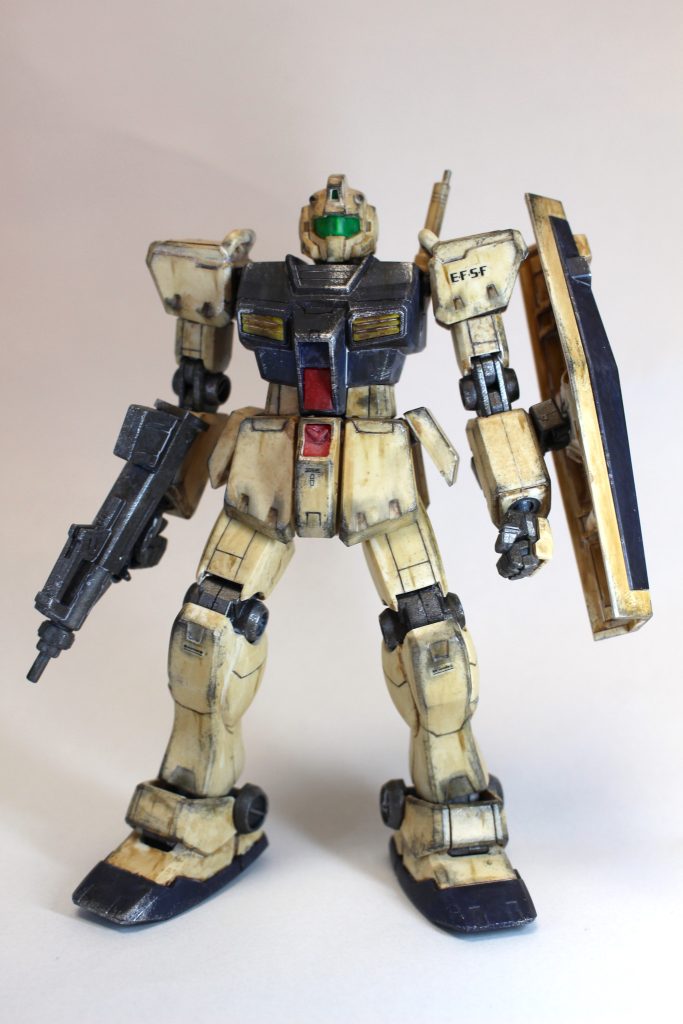 スジ彫りの練習がてらジム改を作ったんですが、思うようにきれいに彫れなかったのでウェザリングでごまかすことに。ゴリゴリに汚したら、なんかいい感じにまとまった気がします。知らんけど。 