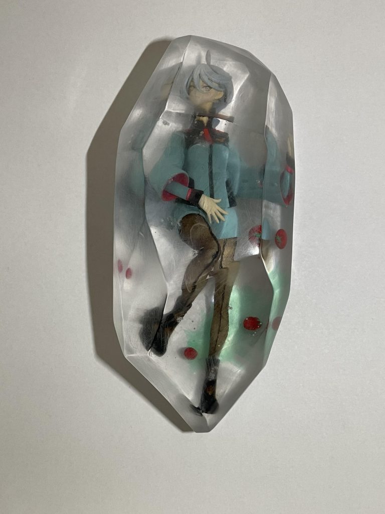 たまたま手に入ったクリスタルレジンで作成、レジンの使用は初めてです。