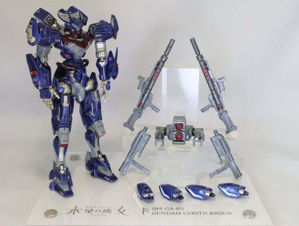 スタティックディスプレー。武装は、中近距離用のビームライフルx2,近距離用のビームサブマシンガン、ビームサーベルx2、アームドアームx4,ビームセイバーx2(ガントレット内蔵)、ガンビットx4、ウエポンラックを兼ねた追加スラスターユニット。