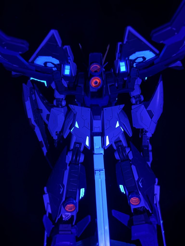 後ろは結構光るようにしてます。