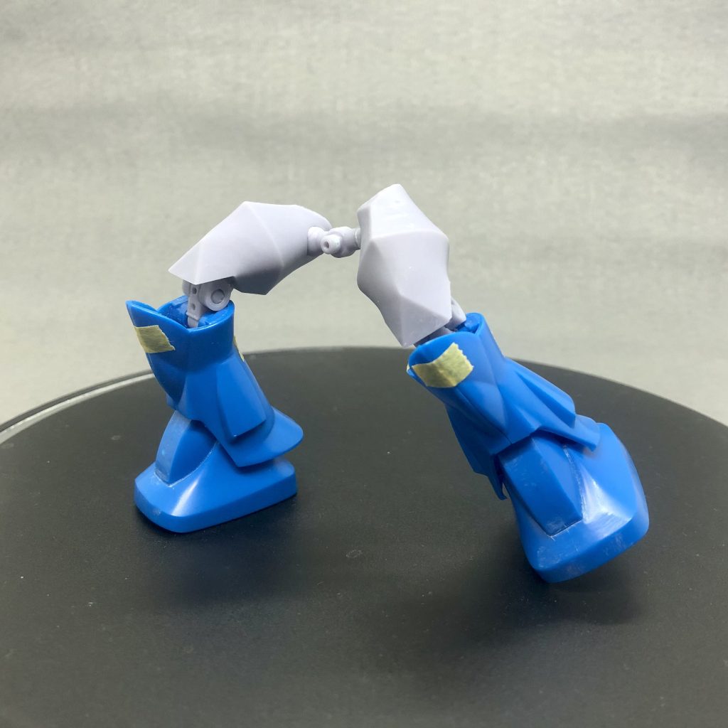 先ずは大腿部の細さが気になったので3Dモデリング&プリントでボールジョイントと膝関節の追加により可動域を改善。