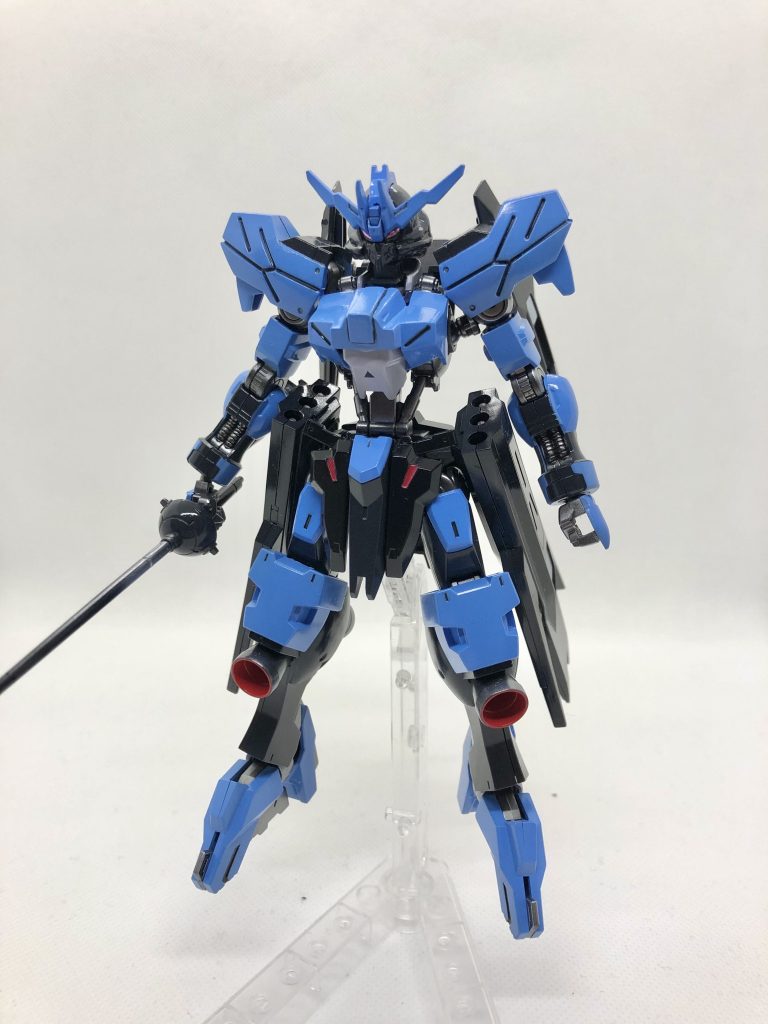 元キットの顔は、小さすぎなので、ジャスティマを改造しています。またキマリスヴィダールとの共通性を出したかったので、胸部パーツを変更しています。