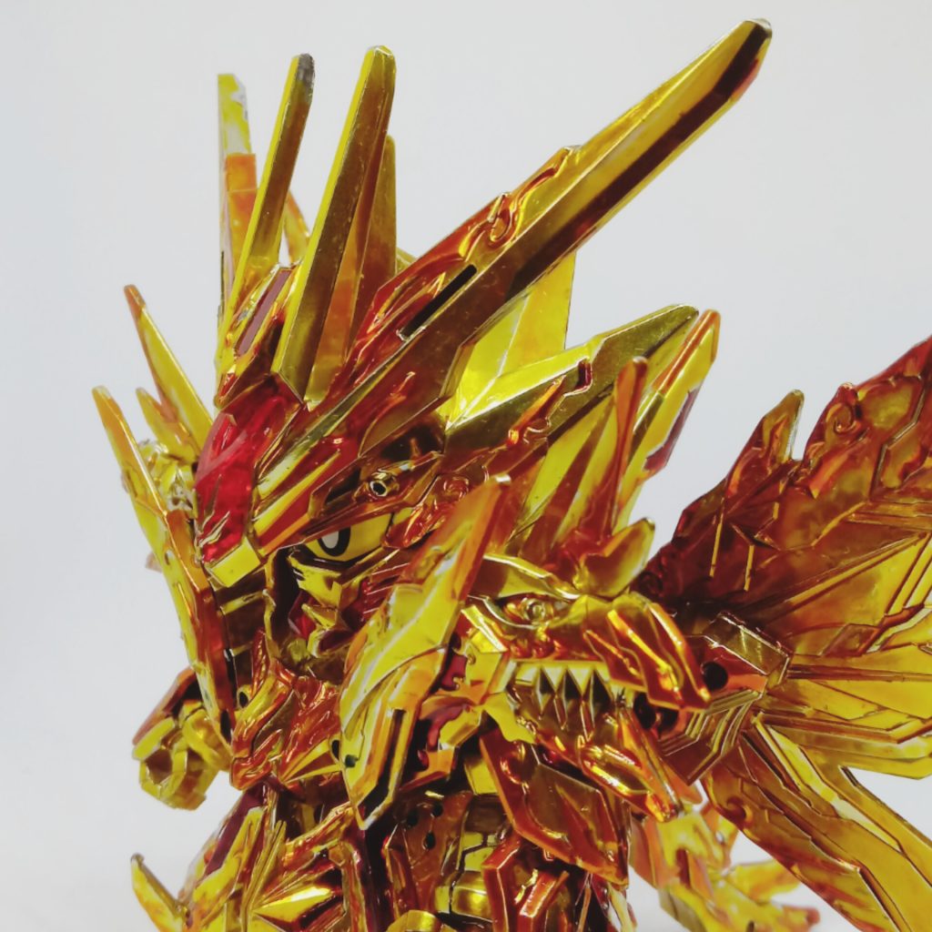 クリアオレンジがゴールドパーツに隠れて見えて見えるけど、角度によってはゴールドパーツの影だけみたいなのが見たかった