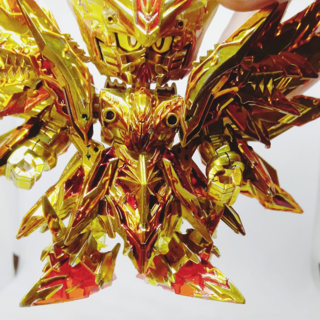 下部の赤色をクリアレッドのパーツと同系色にするために、クリアレッドを2回塗り直して色を濃くしています。