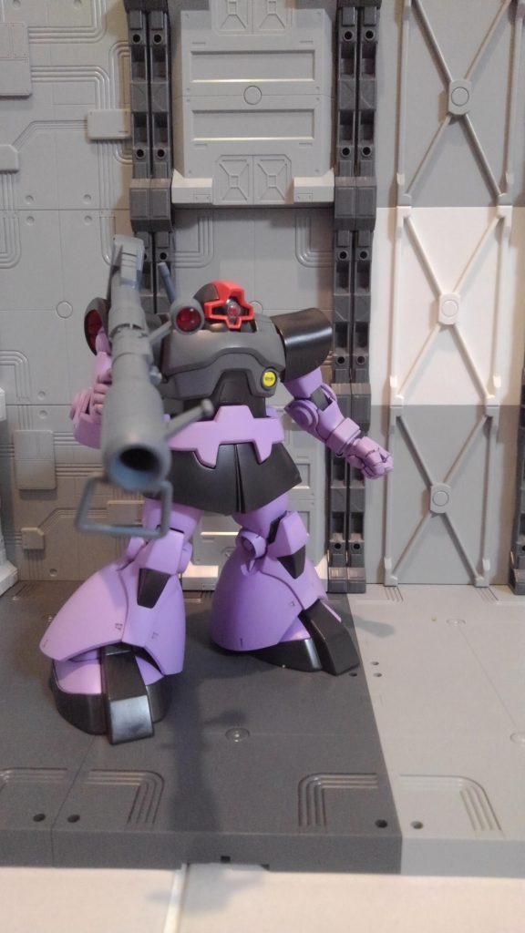 初めてのエアーブラシ塗装モノアイとバズーカのスコープはHアイズに変更してます。😆