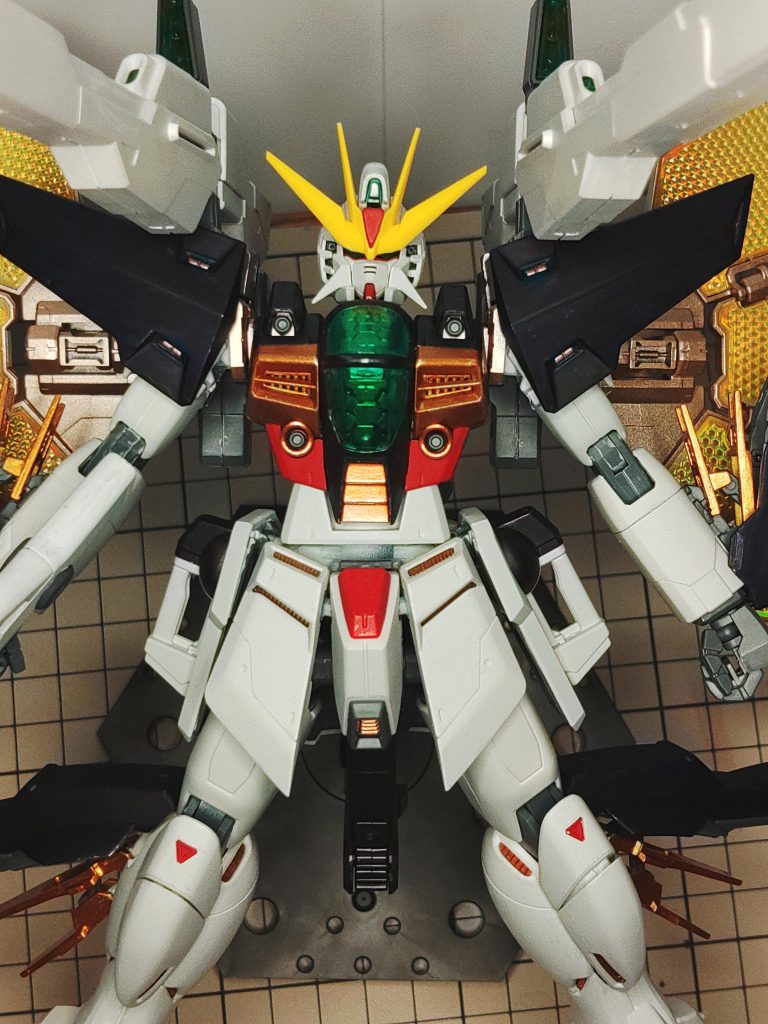 ある意味コイツもヒゲのガンダムよね、もみあげかもだけど