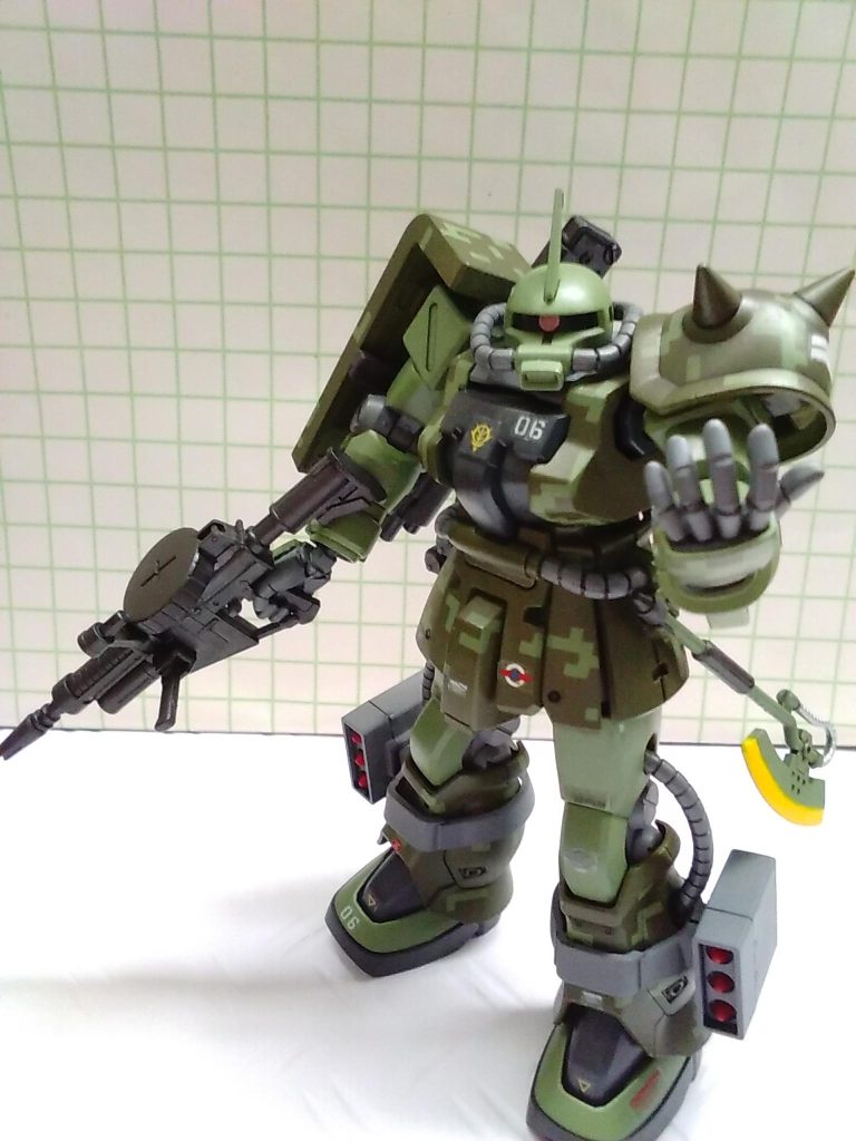 仕上げは半艶クリアを。