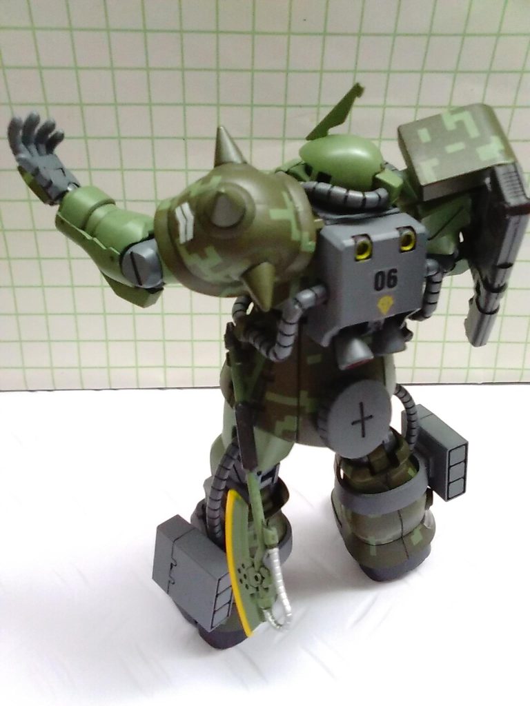 このキットは武装が豊富ですが、ザクバズーカがないのが残念。