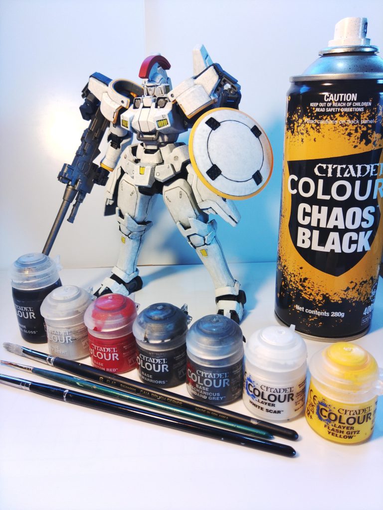 最後に使用した塗料と筆です。最後まで御覧いただきありがとうございます。