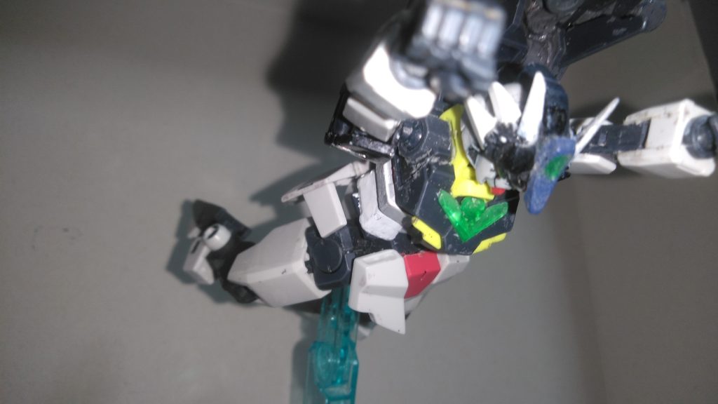 更に、コアガンダムDWとは合体機構が備え付けられている。「コアチェンジ、ドッキング、ゴー…!」（それと、コアガンダムDWの腹部を白く再ペイント、そして本機のウェザリングを結構落としました〜)