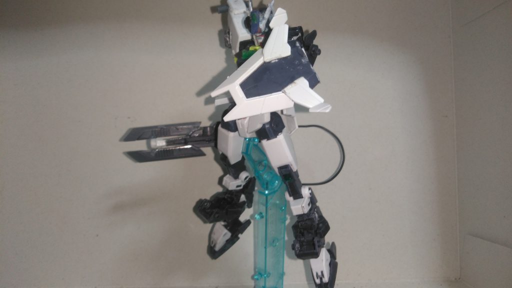 完成、ルナフティンガンダム!月と15を冠する機体で、オールラウンダーではあるものの、基本は近接戦闘で戦う機体です。それでは設定を。