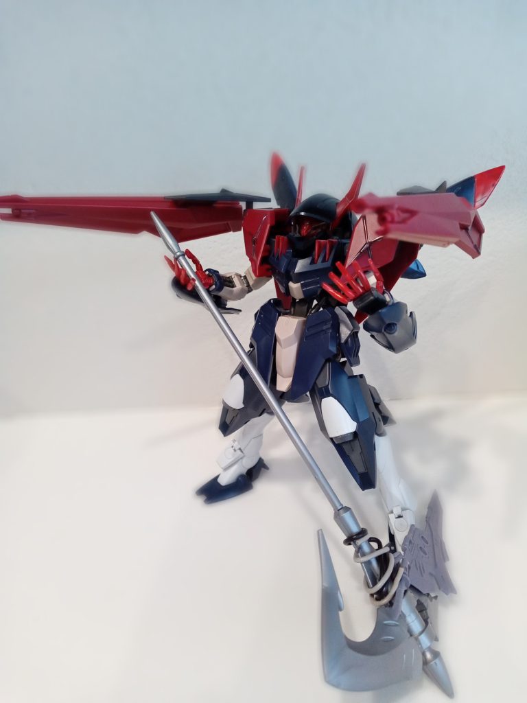 腕部機関砲との砲撃元の装備も活かす形で模型元機体のフラウロスっぽい笑