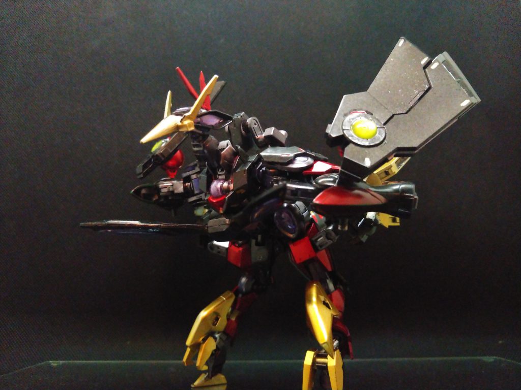 額の鶏冠は決闘仕様。武装を書き連ねたけどメイン武器は脚部の爪(物理)