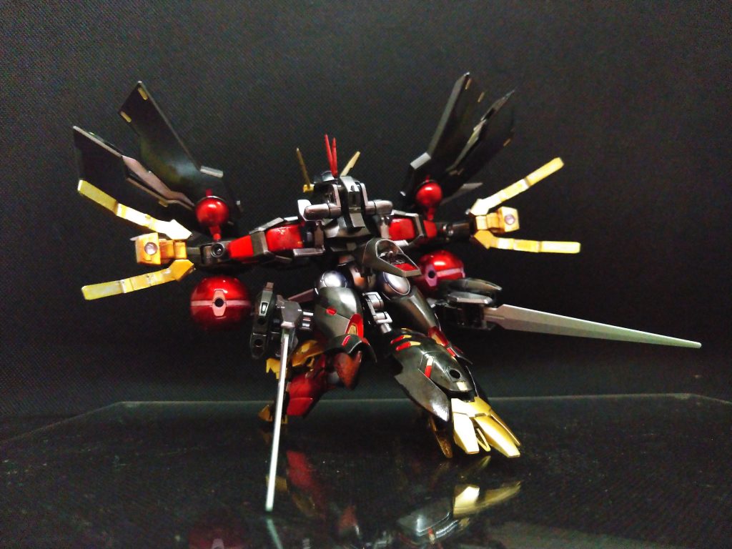 フレキシブルに可動する尾は三本目の脚。爪を開けばビーム発射口(撮影漏れ)orz