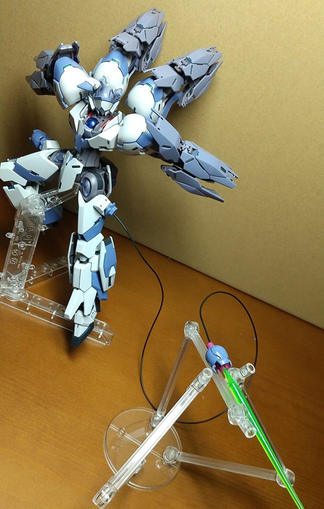 ビーム刃も形成可能。とはいえ、競り合う事は、想定されておらずなぎ払いか、刺突での運用を行う。