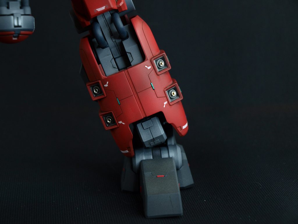 脚部スラスターは穴を開口してICソケットを入れてます。リアル感ましますよね。最後まで見ていただきありがとうございました。