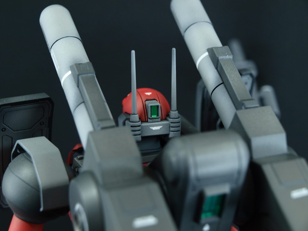 後頭部のセンサー部は、先日発売された3Dシールです。この3Dシール面白い作りしているんですよ。表面にクリアプラスチックが貼り付けてあって奥行きのあるように見えるんです。