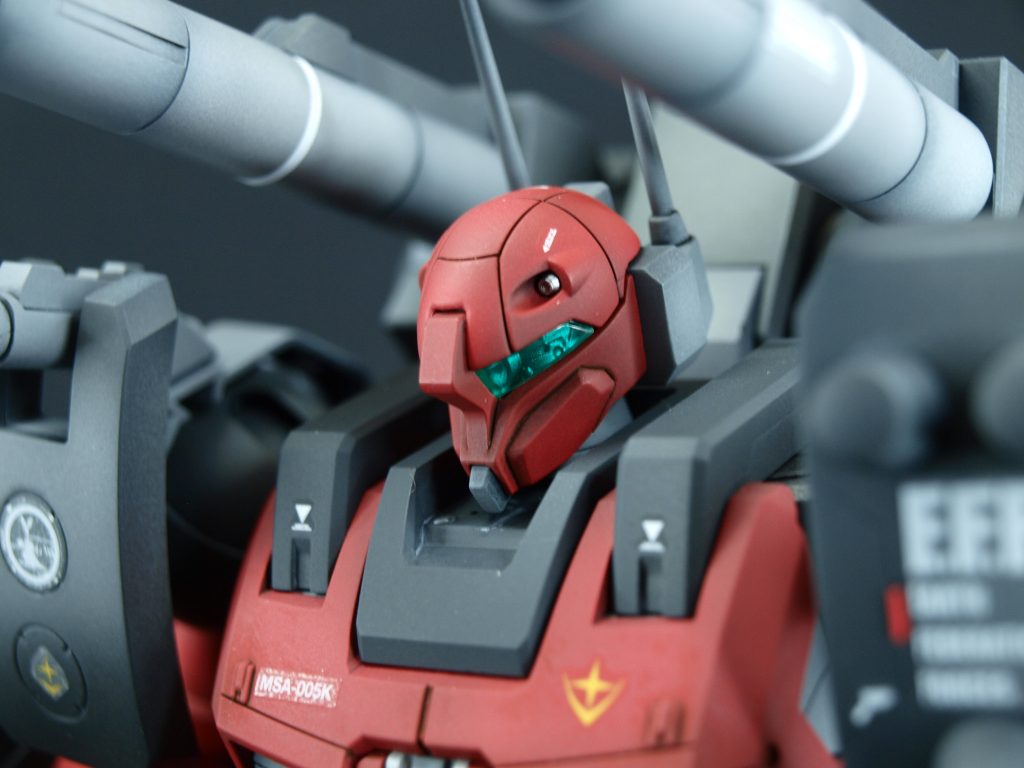 頭部の内部メカはシルバーで塗ると透けて見えていい感じです。トップコートのスムースクリアーは、すべすべでしっとりいい感じです。