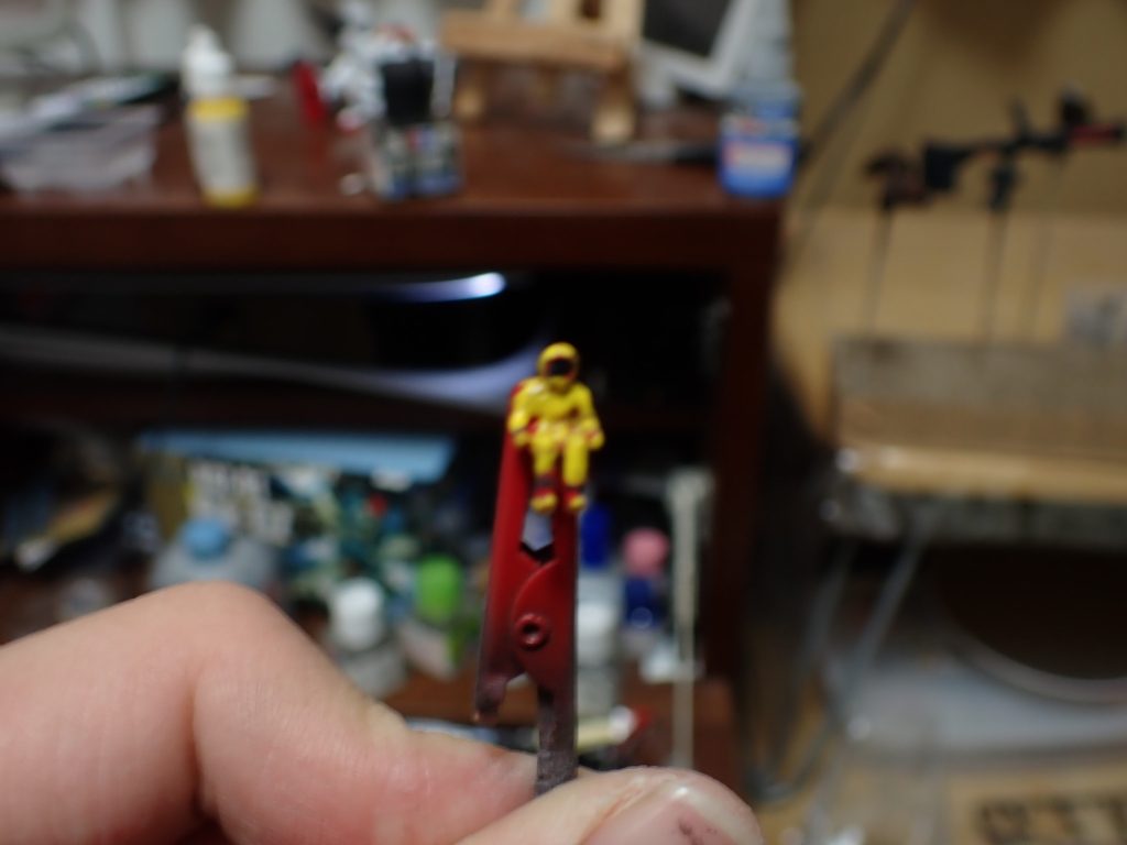 パイロットも筆塗りしました