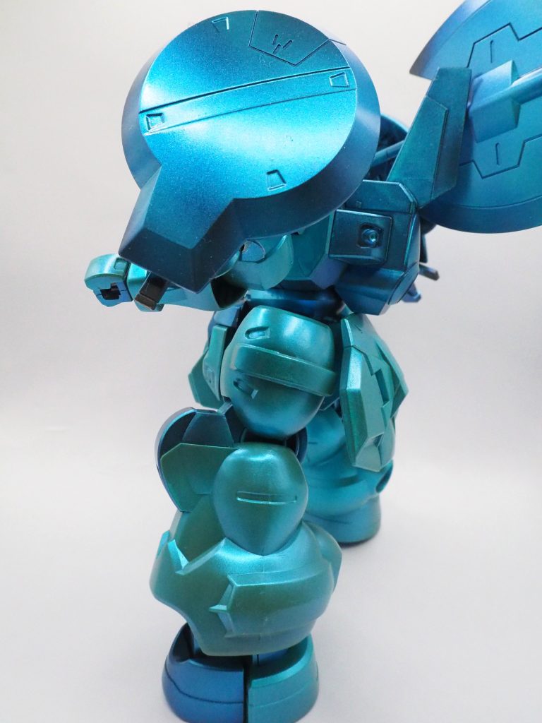 偏光パールなので光の角度ですごくキレイにテカります。シールドのテカりがすごくキレイです。