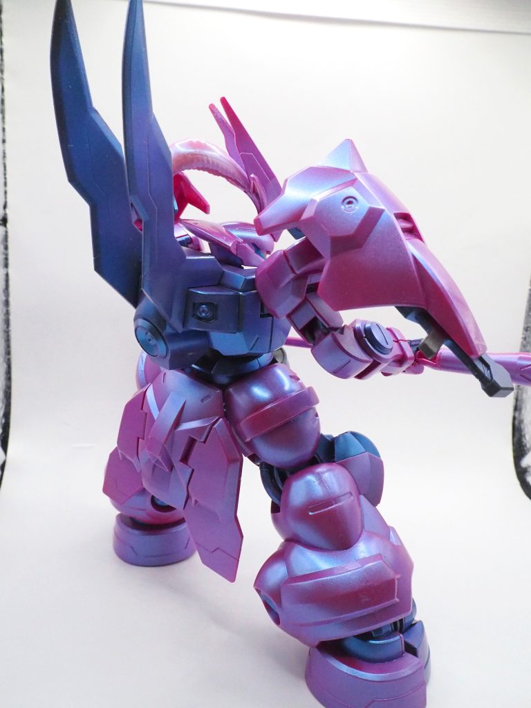 色分け等はせずに全部プリズムパステルチェリーピンクブルーで塗りました。偏向パールなので光の角度によって色が変わります。