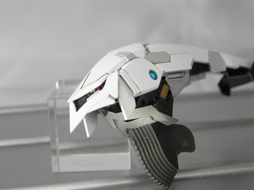 賛否があるかもしれませんが、顔面は作り直しました。