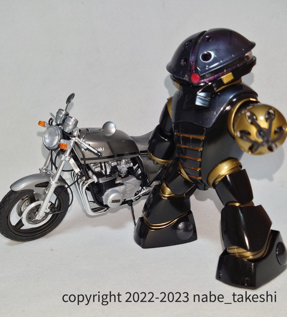 本作に合わせてバイクプラモデルを使って白いカラスも(出来る限り)再現してみました